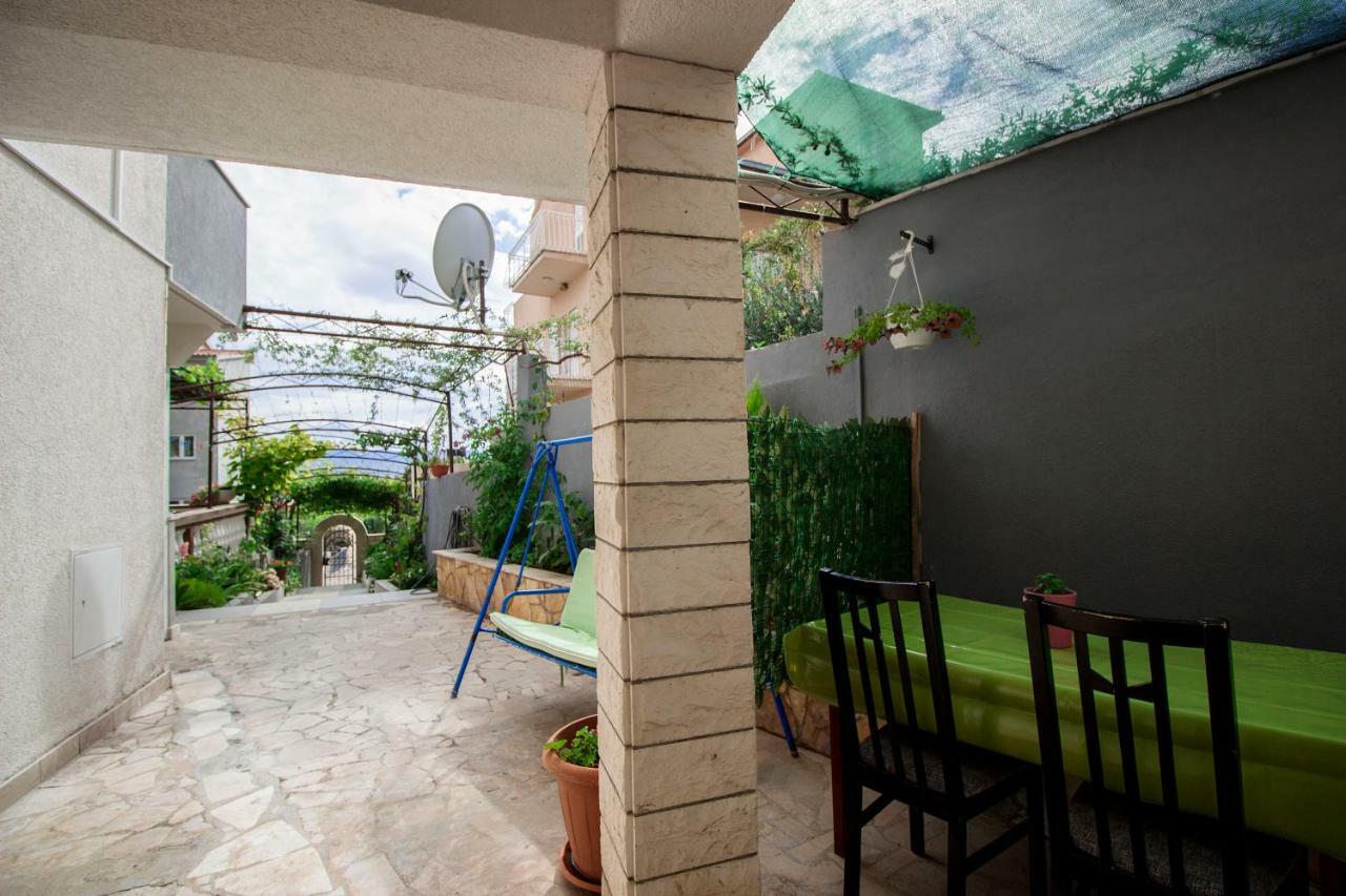 Mrkonjic Branko & Marija Apartmani Omis Exterior photo