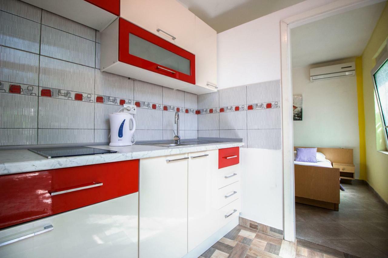 Mrkonjic Branko & Marija Apartmani Omis Exterior photo